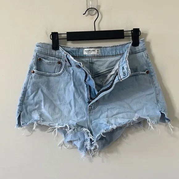 Abercrombie &amp; Fitch The Mom Short High Rise Light Wash Distressed Denim Shorts