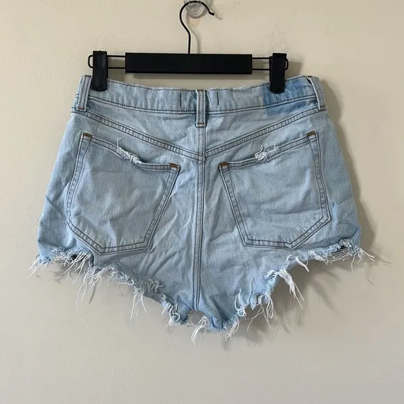 Abercrombie &amp; Fitch The Mom Short High Rise Light Wash Distressed Denim Shorts