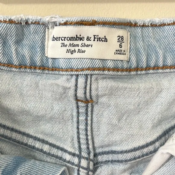 Abercrombie &amp; Fitch The Mom Short High Rise Light Wash Distressed Denim Shorts