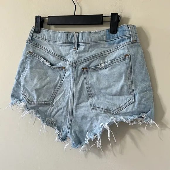 Abercrombie &amp; Fitch The Mom Short High Rise Light Wash Distressed Denim Shorts