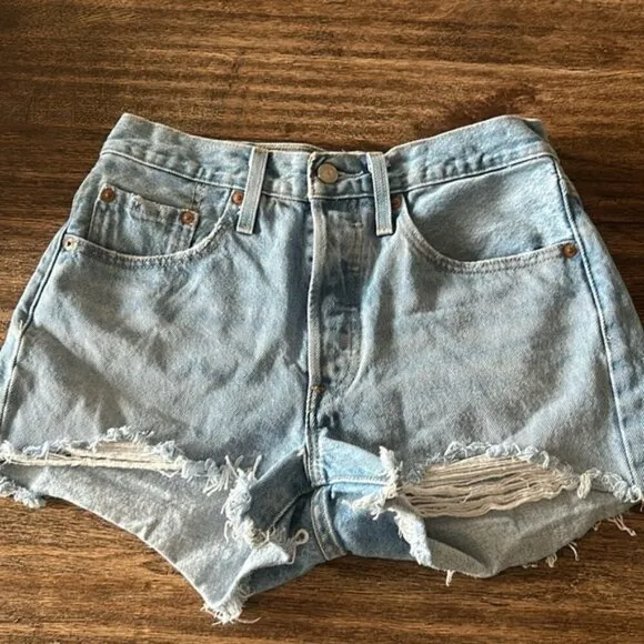 ARITZIA LEVIS 501s Jean cut off shorts denim 26