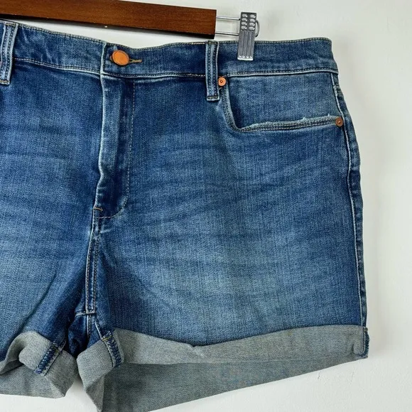 Blank NYC Blue The Fulton Roll-Up Shorts NWT Size 33