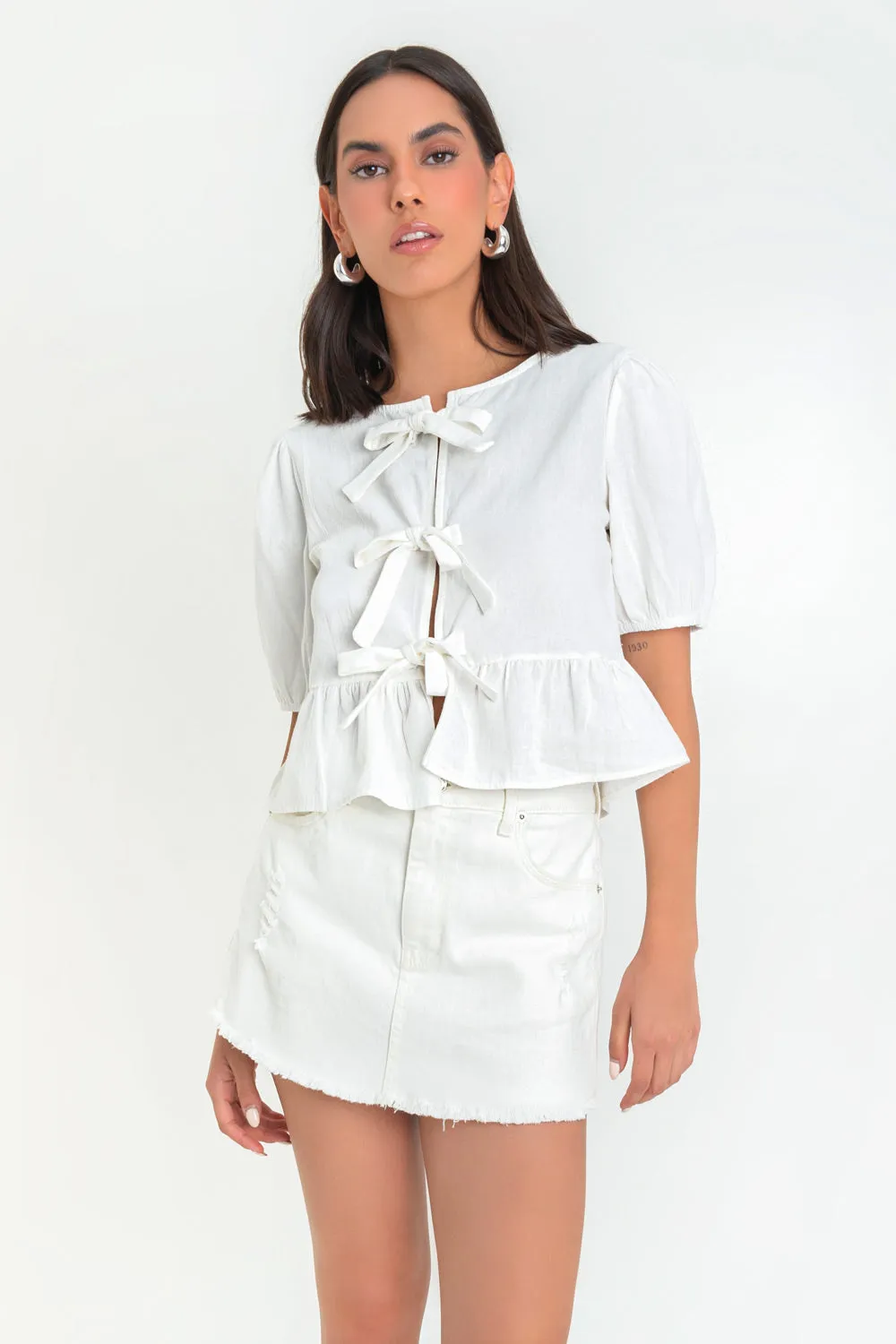 Falda short corto de denim fit recto con rotos