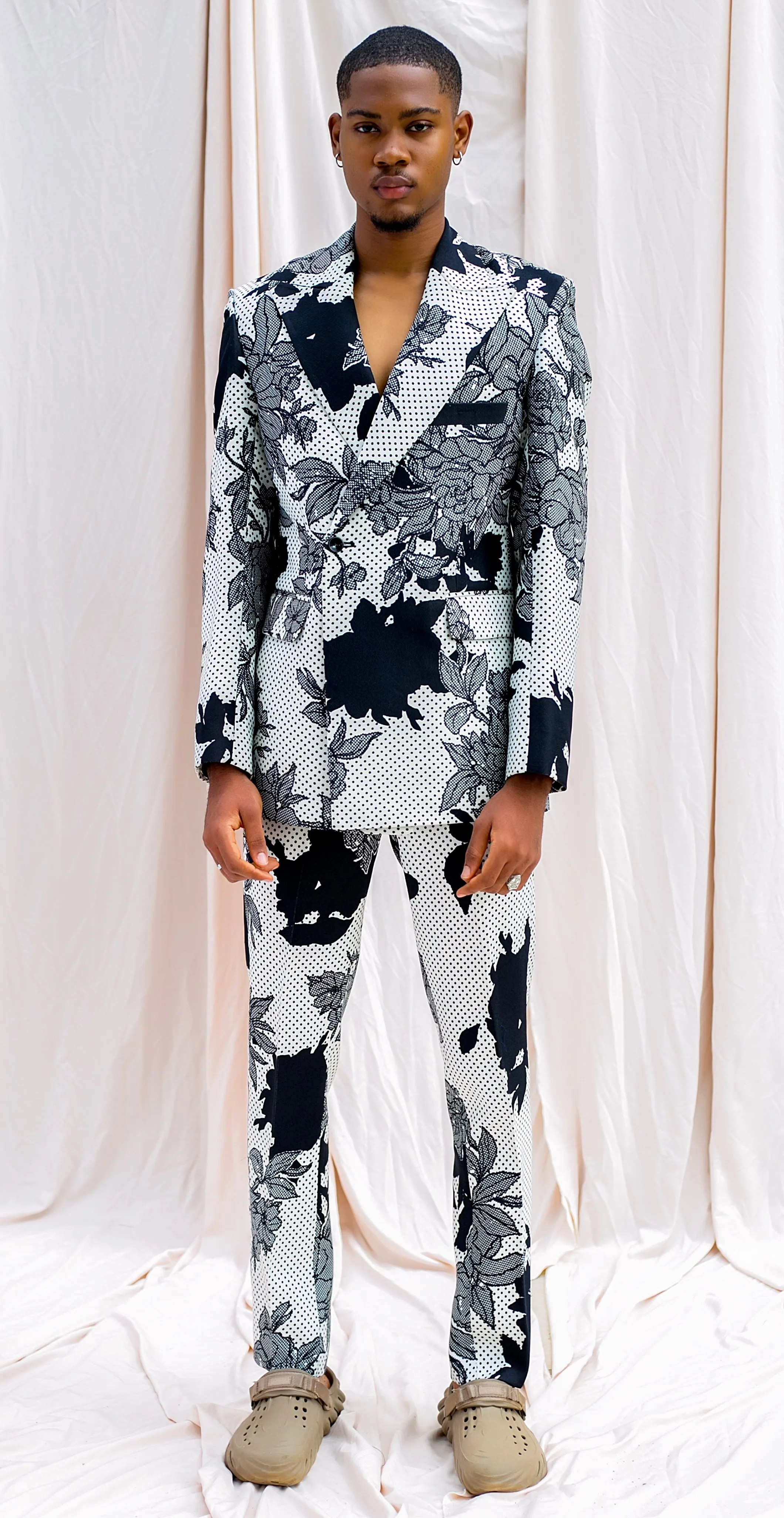 Kamsi Tcharles Bacari Suit