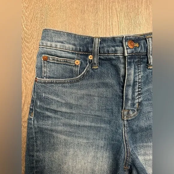 MADEWELL HIGH RISE DENIM SHORTS IN GLENOAKS WASH - Size 26