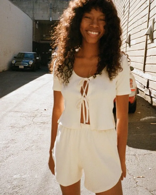 Mia Shorts in Oat Milk