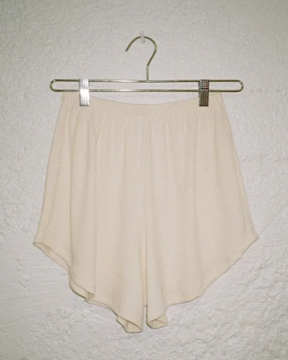 Mia Shorts in Oat Milk