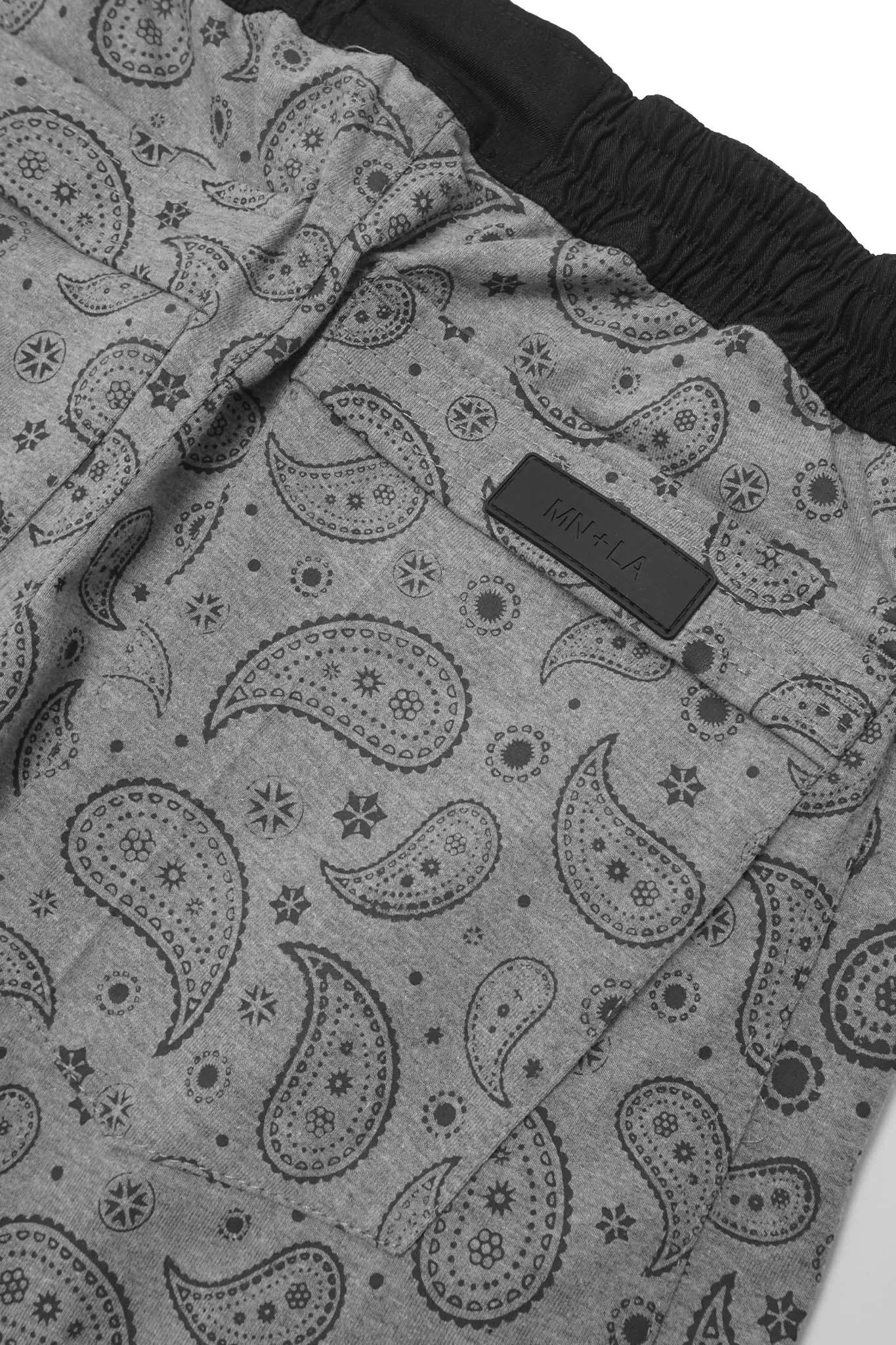 STRIDE SHORTS IN HEATHER GREY PAISLEY