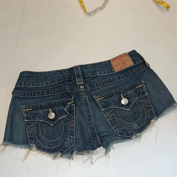 TRUE RELIGION JEAN SHORT SHORTS size 29