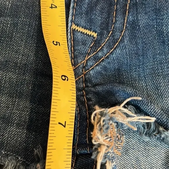 TRUE RELIGION JEAN SHORT SHORTS size 29
