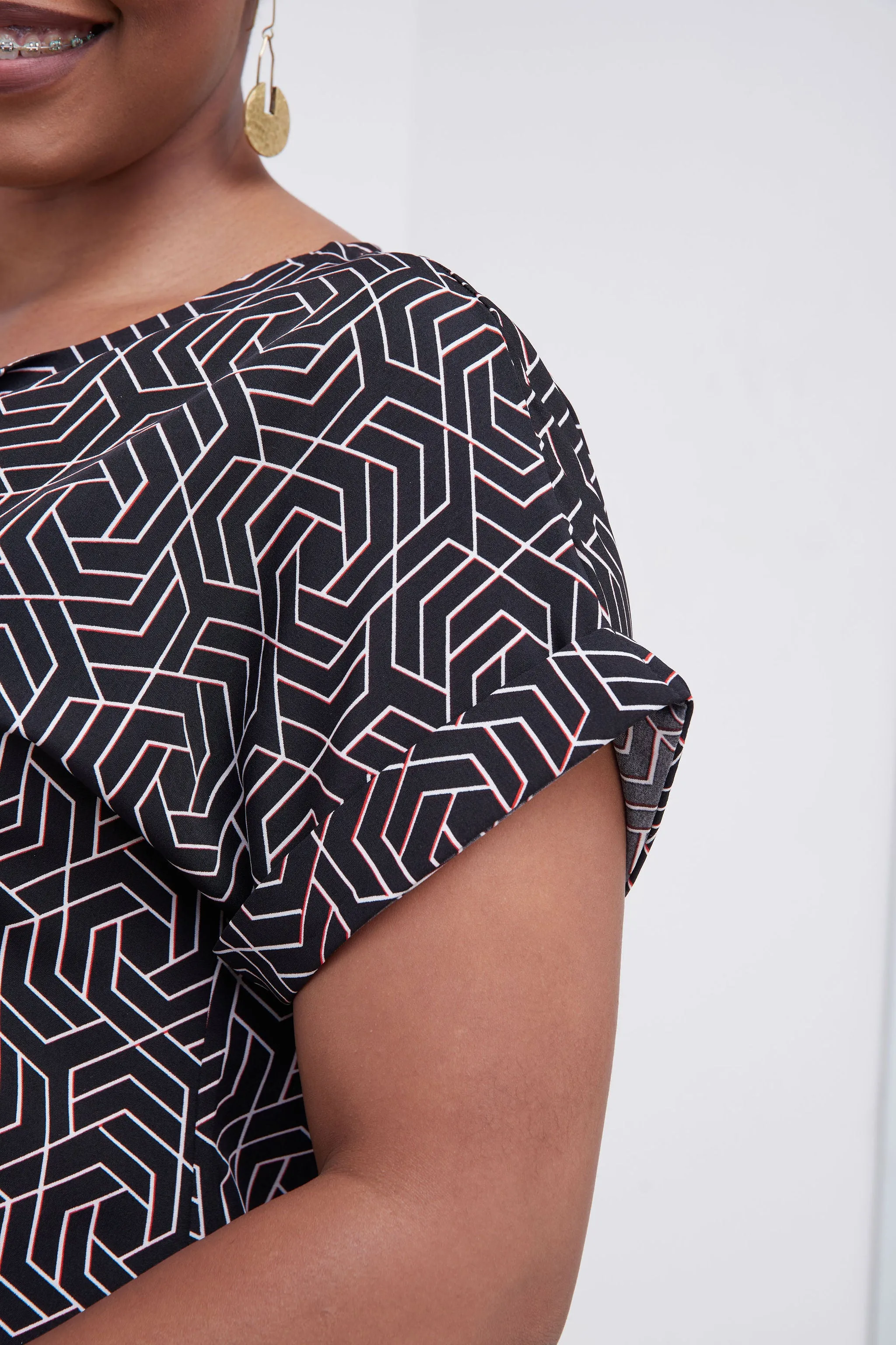 Vivo Pesi Drop Shoulder Shift Dress - Black / White Geometric Print