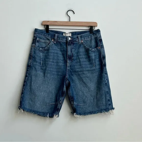 WE THE FREE By FREE PEOPLE Ghost Town Long Shorts Denim Size 31 Bodie Blue